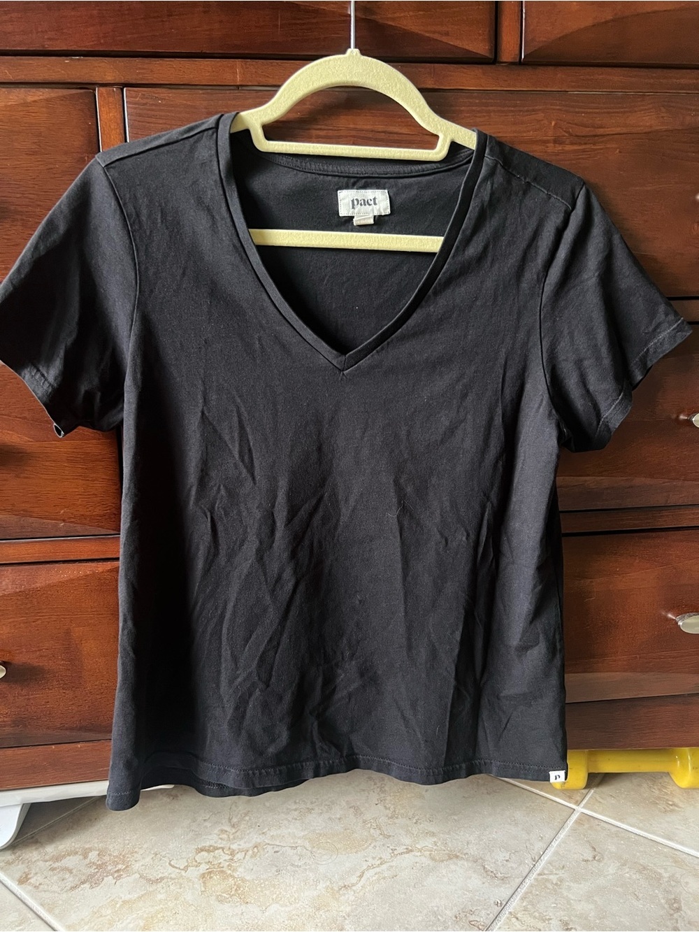 ‼️EUC: Pact Organic Black Short Sleeve V-Neck T-Shirt - M - Picture 4 of 5